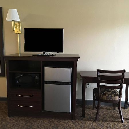 Americas Best Value Inn And Suites Грийнууд Екстериор снимка