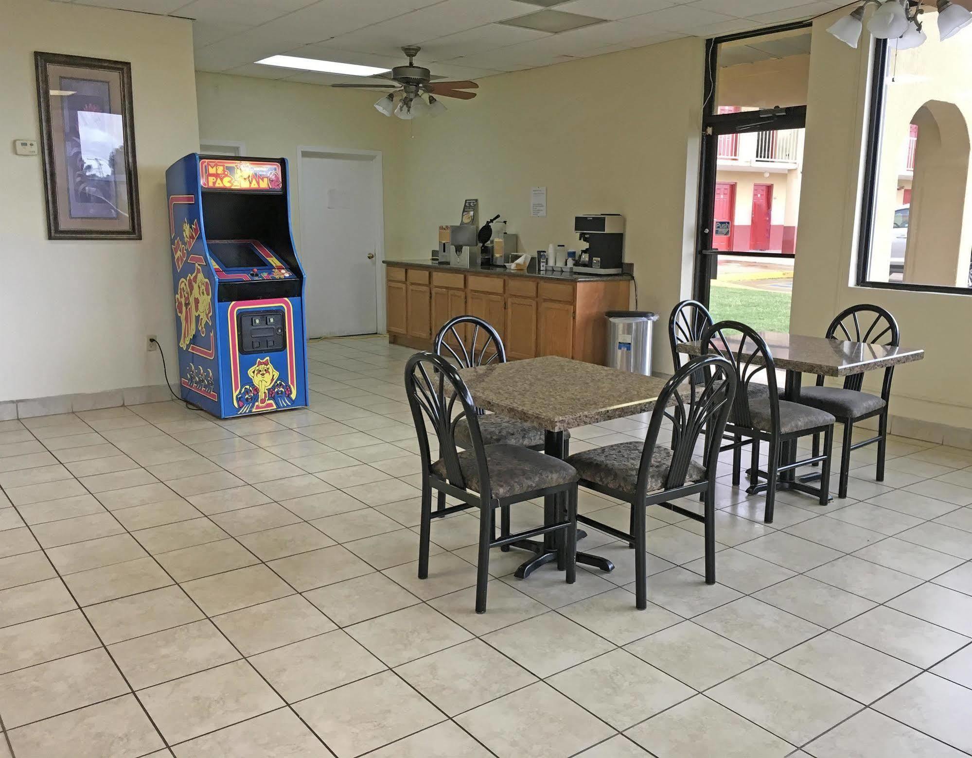 Americas Best Value Inn And Suites Грийнууд Екстериор снимка