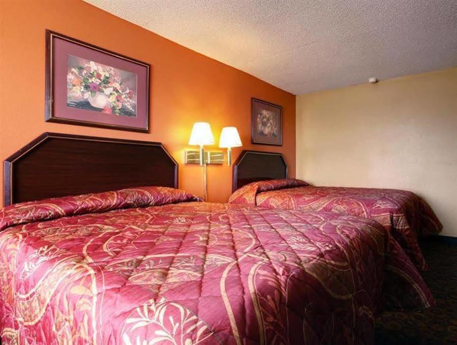 Americas Best Value Inn And Suites Грийнууд Екстериор снимка